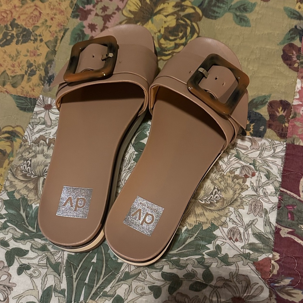 Dolce Vita Buckle Slides. NWOT, women’s size 10. - Picture 2 of 9